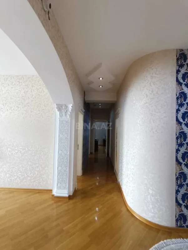 Satılır 4 otaqlı mənzil 140 m²