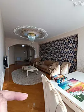 Satılır 4 otaqlı mənzil 140 m²