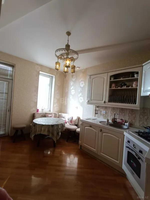 Satılır 4 otaqlı mənzil 140 m²