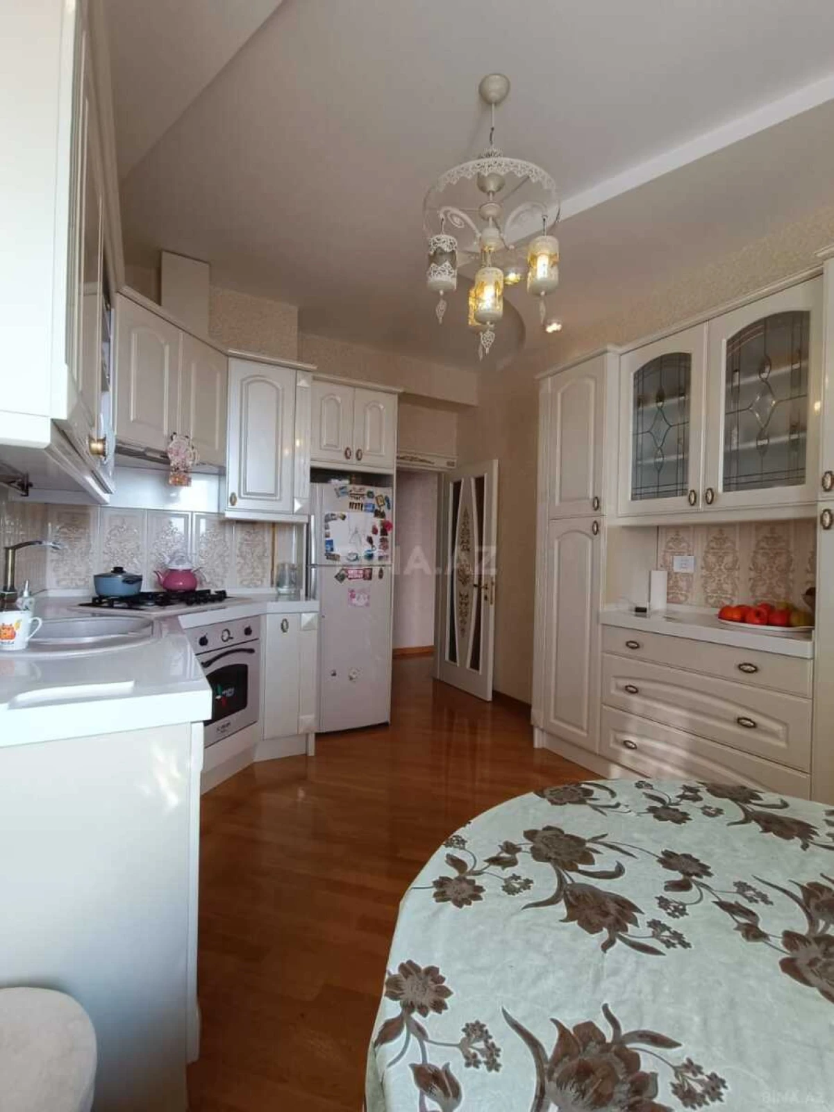 Satılır 4 otaqlı mənzil 140 m²
