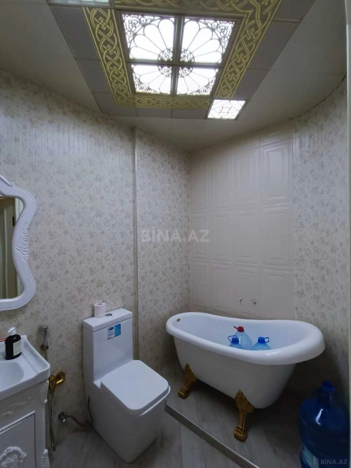 Satılır 4 otaqlı mənzil 140 m²