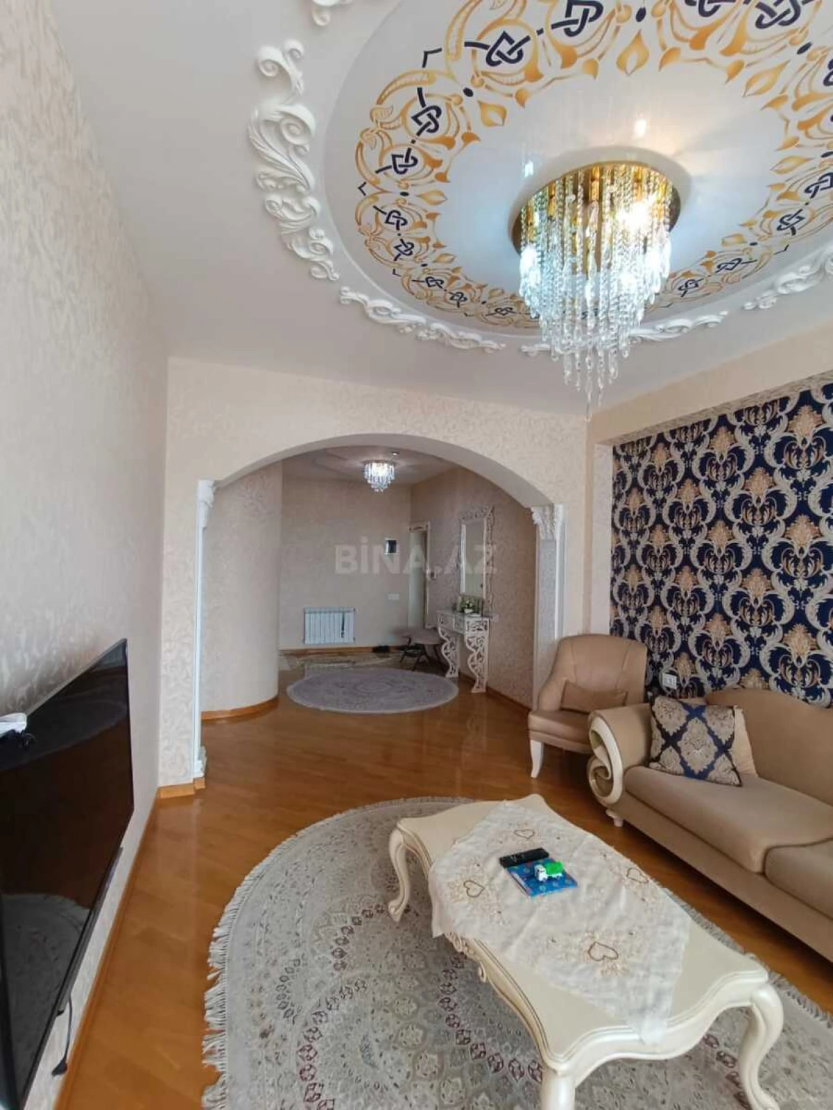 Satılır 4 otaqlı mənzil 140 m²