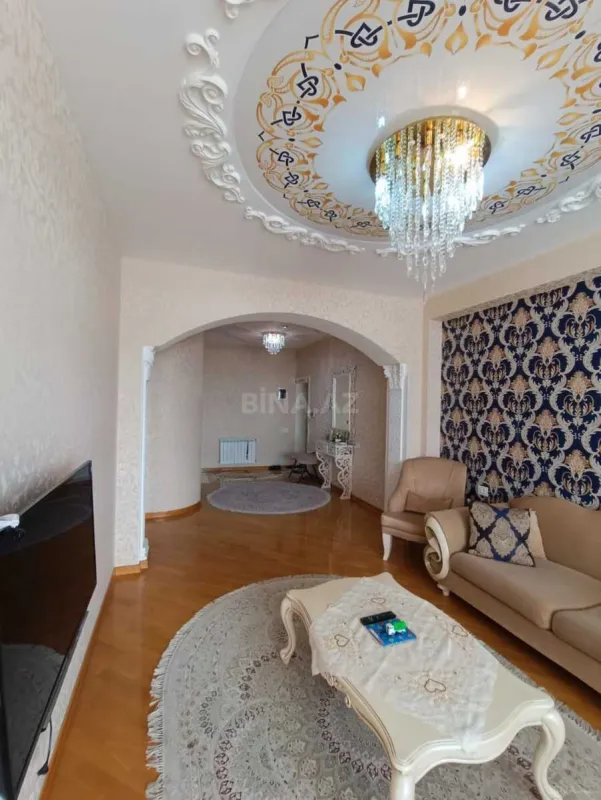 Satılır 4 otaqlı mənzil 140 m²