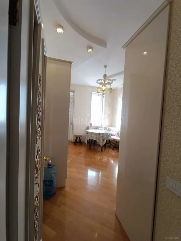 Satılır 4 otaqlı mənzil 140 m²