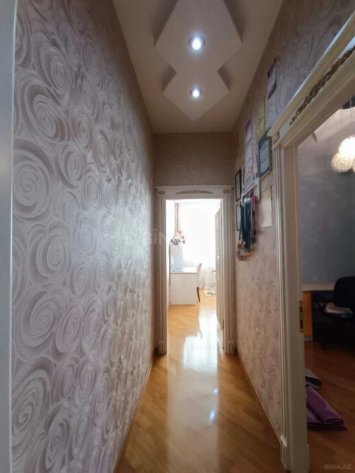 Satılır 4 otaqlı mənzil 140 m²