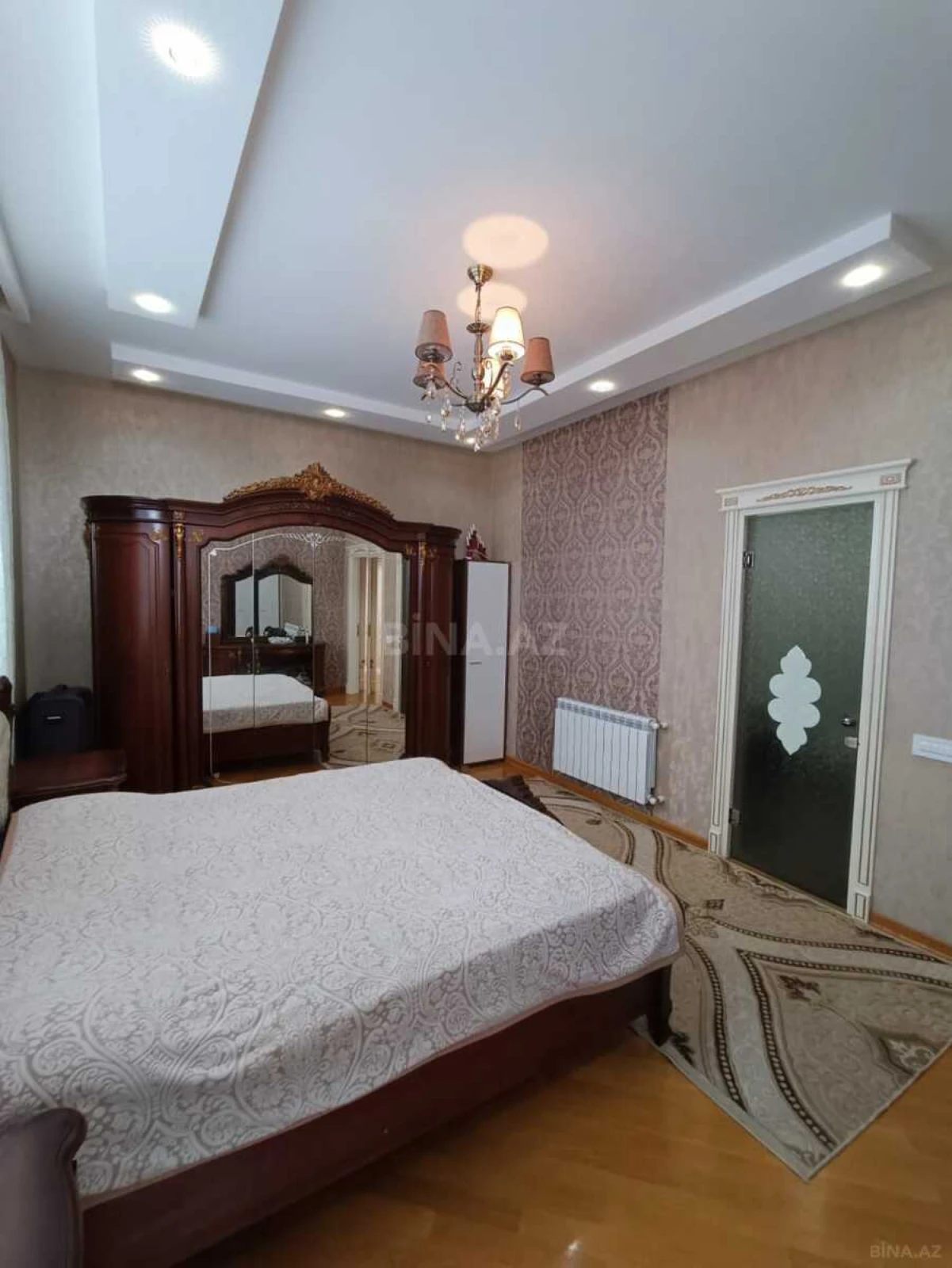 Satılır 4 otaqlı mənzil 140 m²