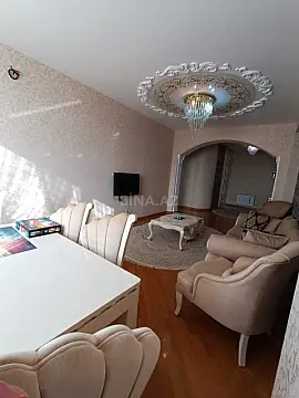 Satılır 4 otaqlı mənzil 140 m²