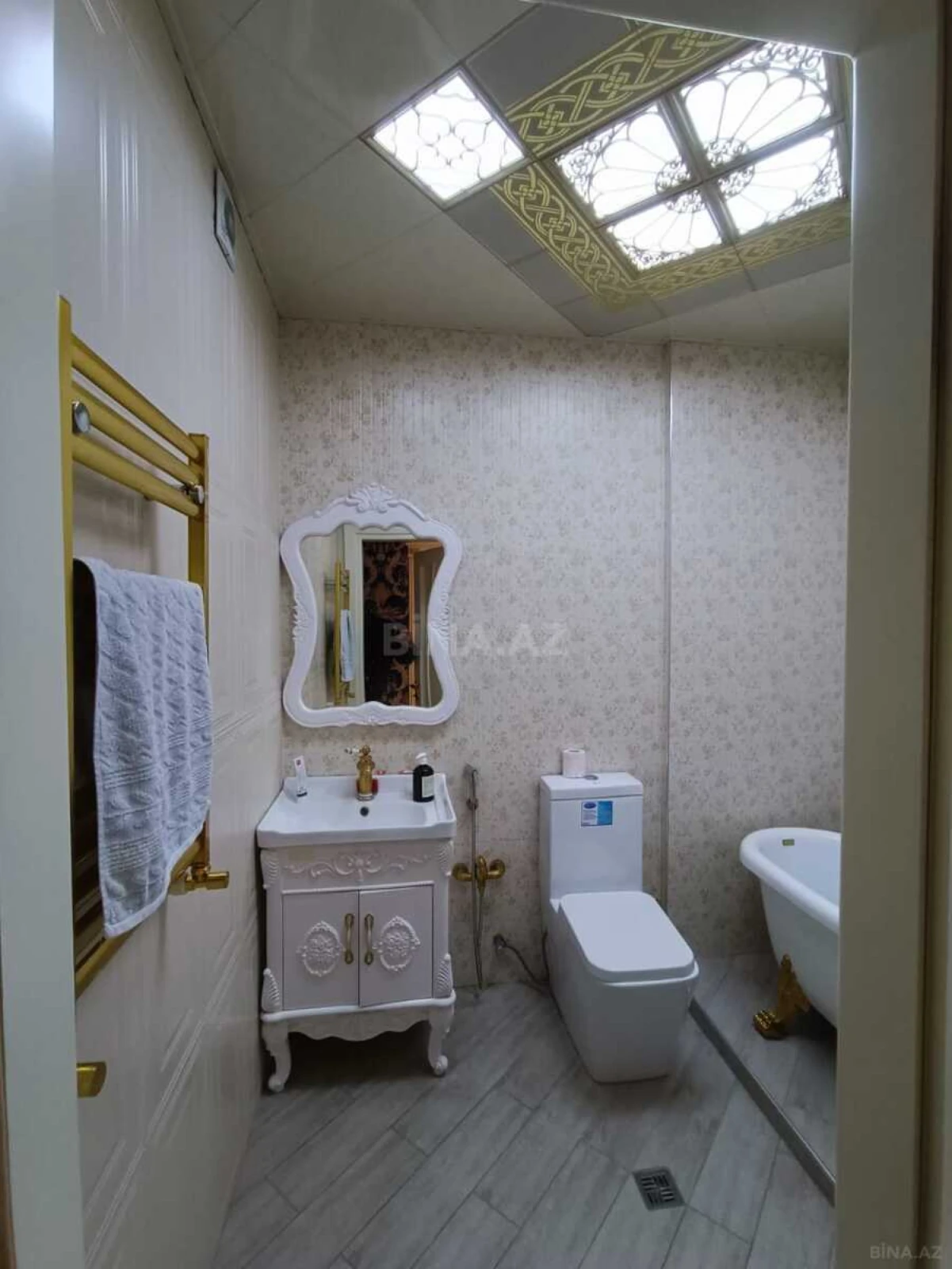 Satılır 4 otaqlı mənzil 140 m²