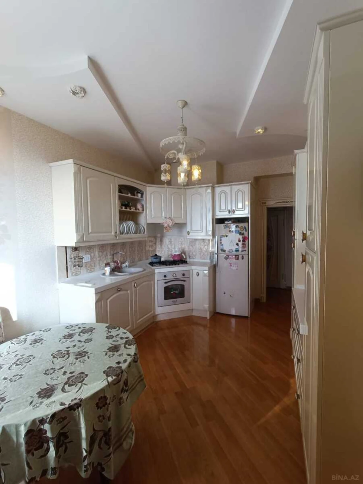 Satılır 4 otaqlı mənzil 140 m²