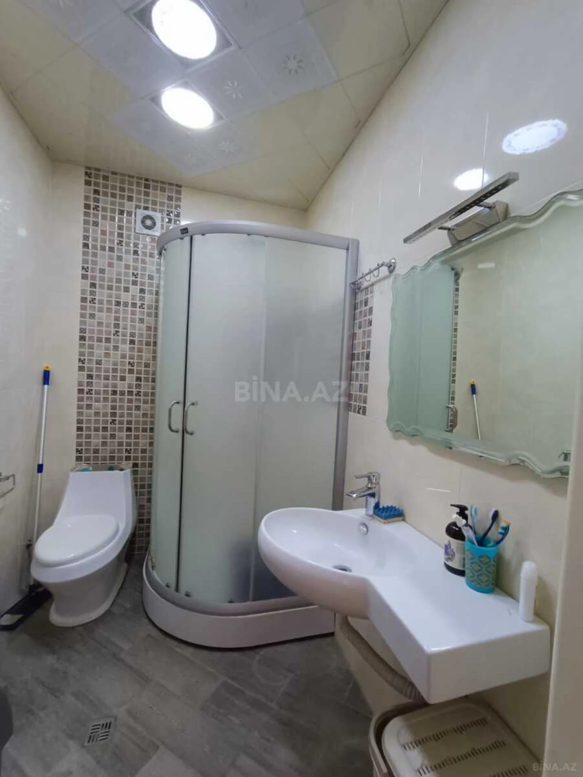 Satılır 4 otaqlı mənzil 140 m²