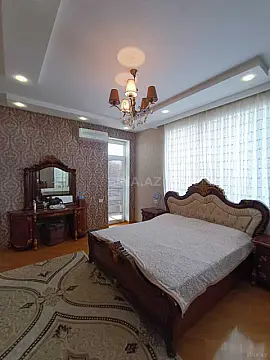Satılır 4 otaqlı mənzil 140 m²