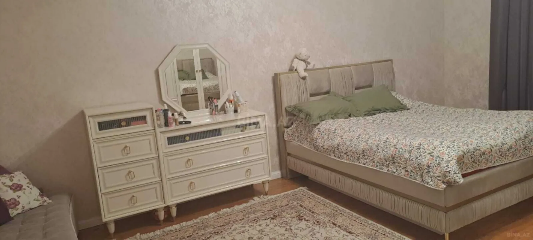 Satılır 3 otaqlı mənzil 151 m²