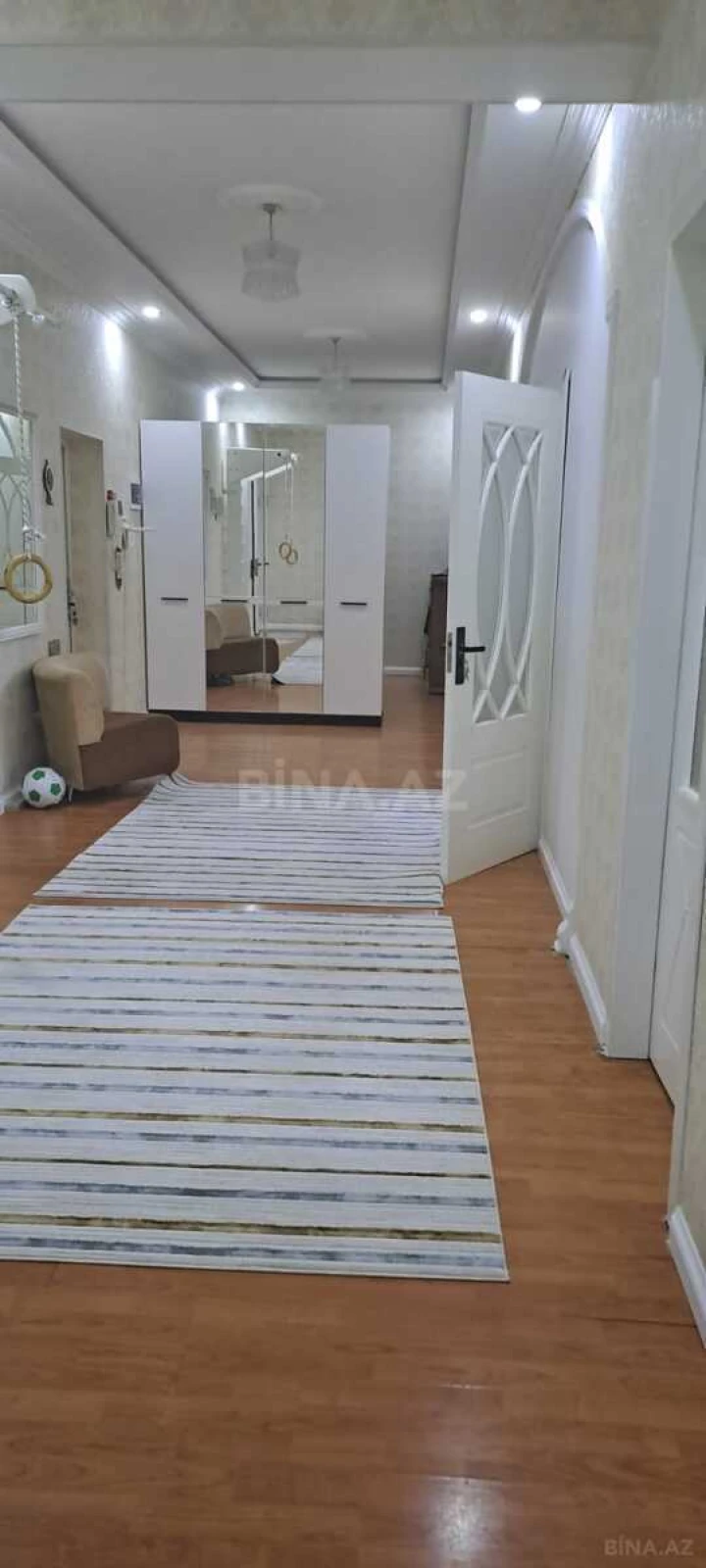 Satılır 3 otaqlı mənzil 151 m²