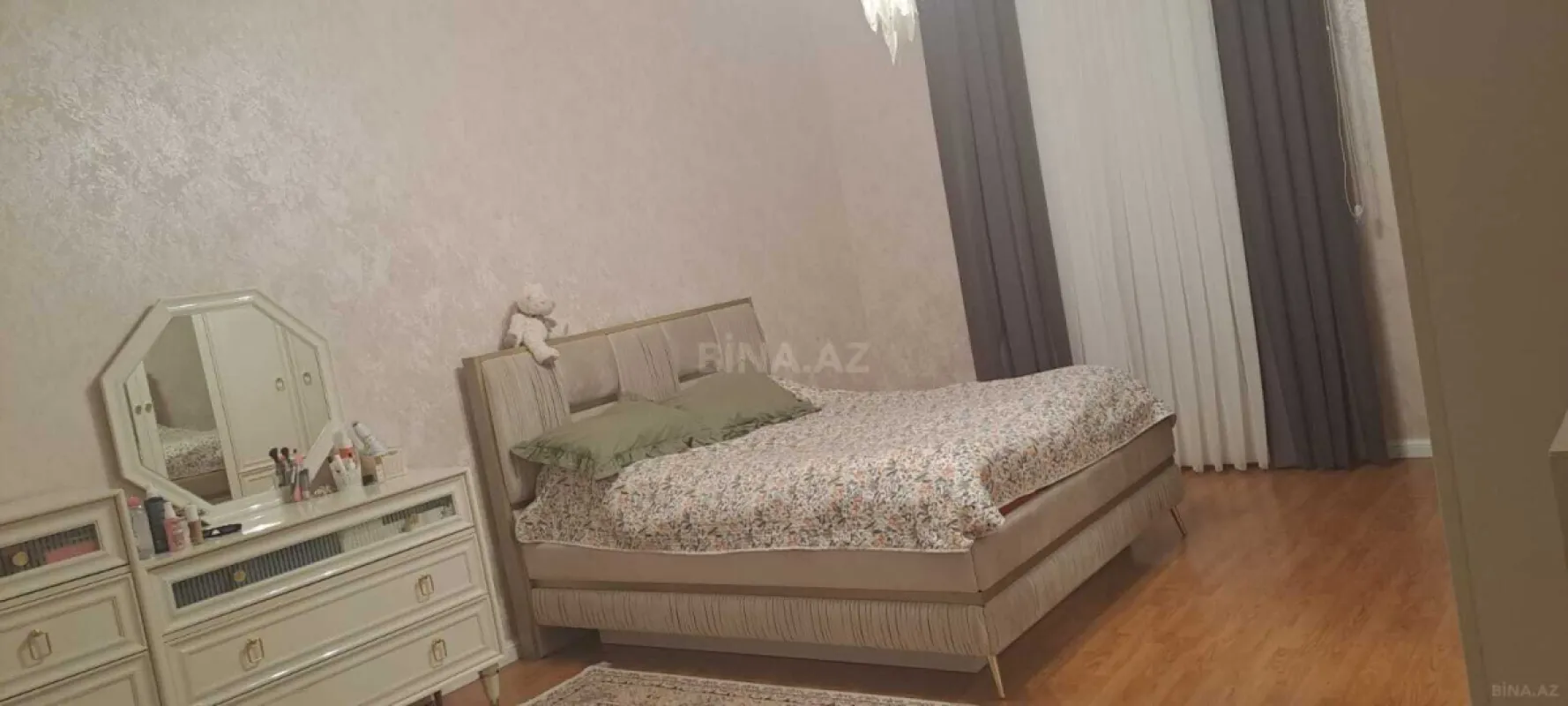 Satılır 3 otaqlı mənzil 151 m²