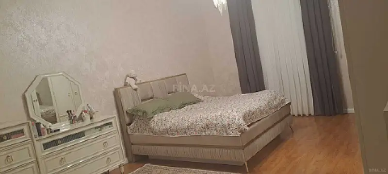 Satılır 3 otaqlı mənzil 151 m²