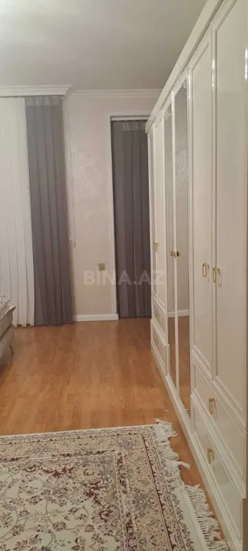 Satılır 3 otaqlı mənzil 151 m²