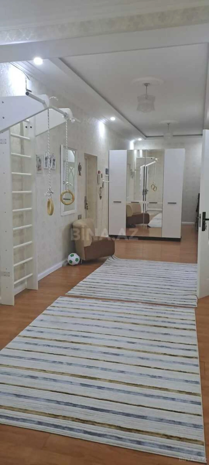 Satılır 3 otaqlı mənzil 151 m²
