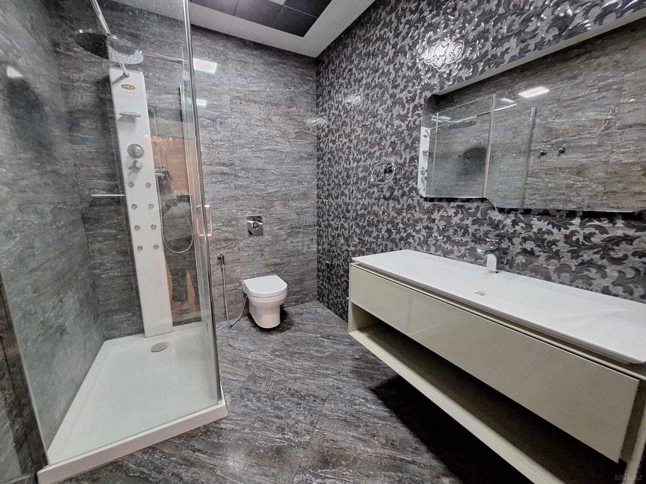 Kirayə verilir 4 otaqlı mənzil 230 m²