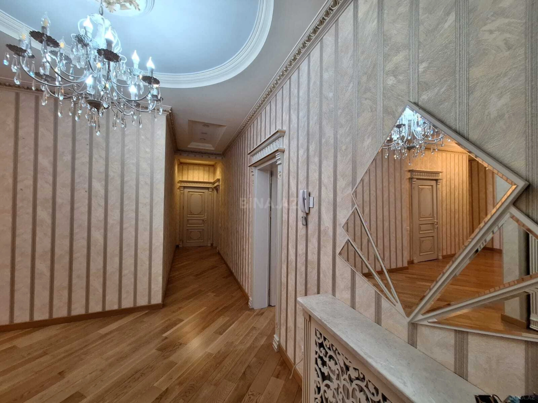 Kirayə verilir 4 otaqlı mənzil 230 m²