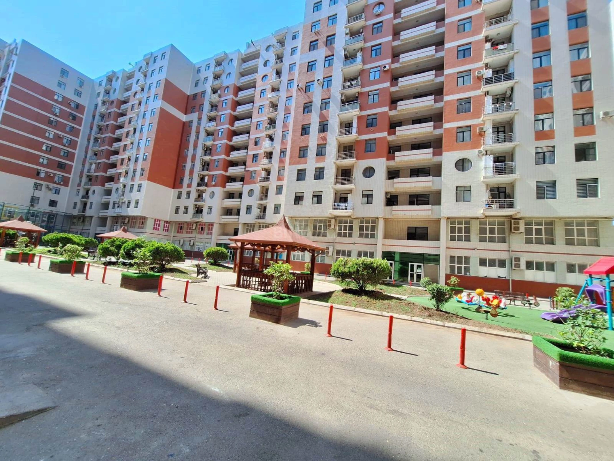 Kirayə verilir 4 otaqlı mənzil 230 m²