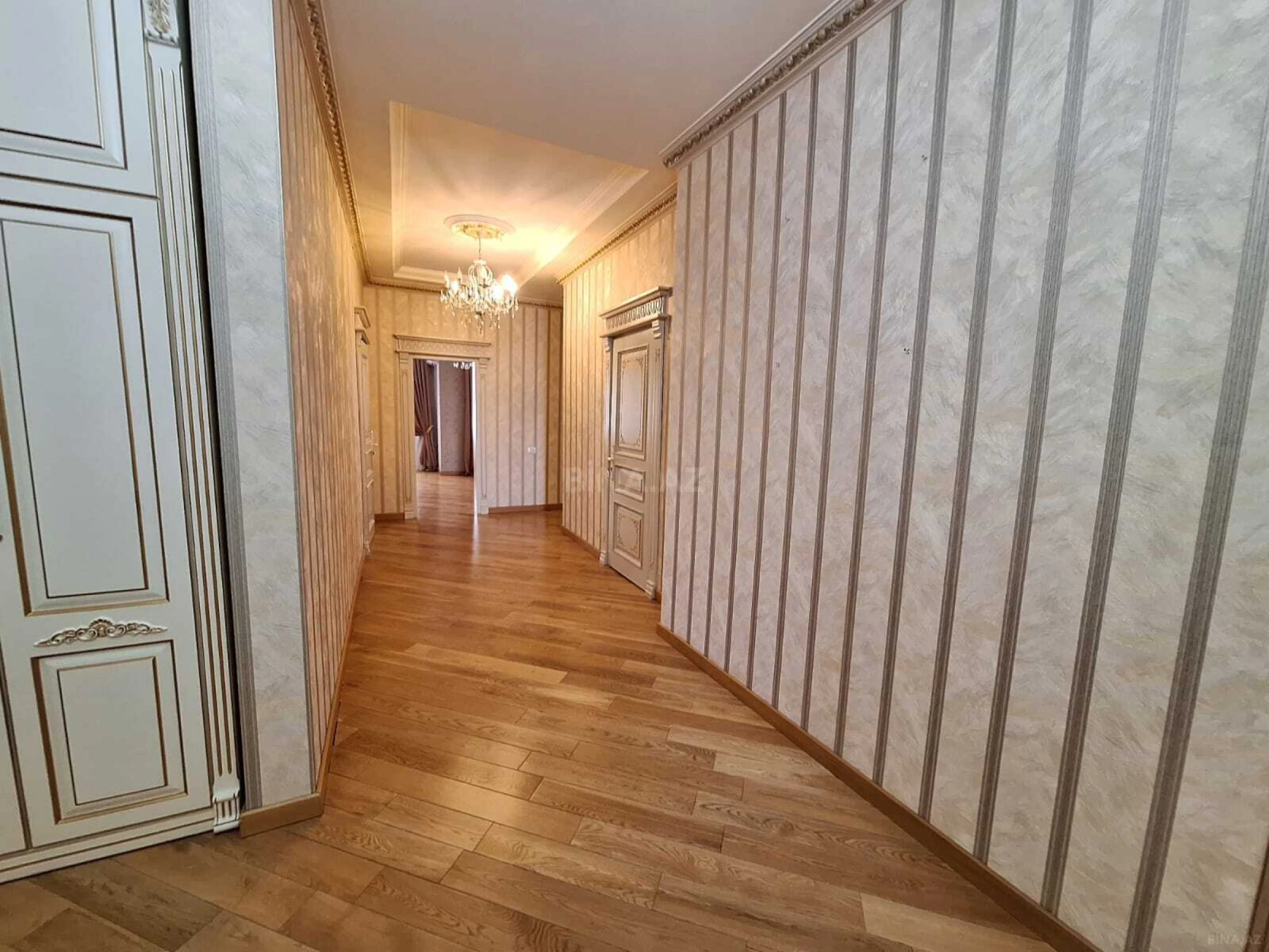 Kirayə verilir 4 otaqlı mənzil 230 m²