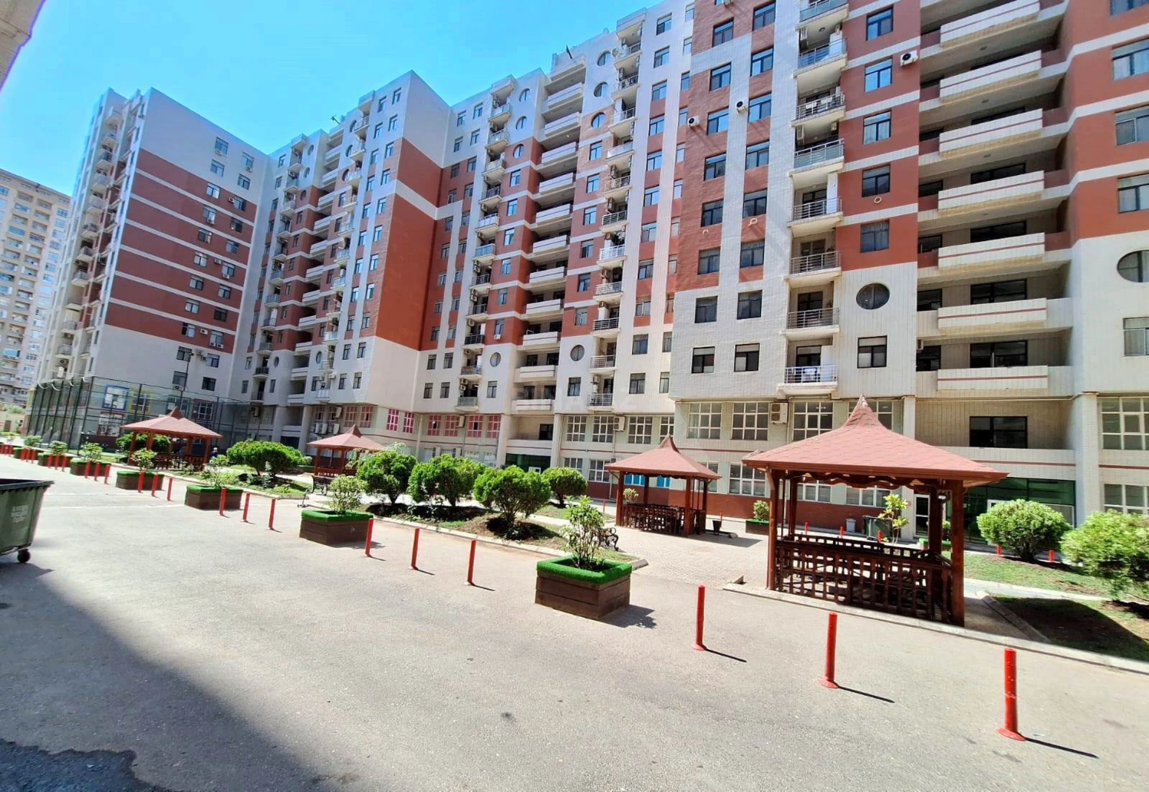 Kirayə verilir 4 otaqlı mənzil 230 m²