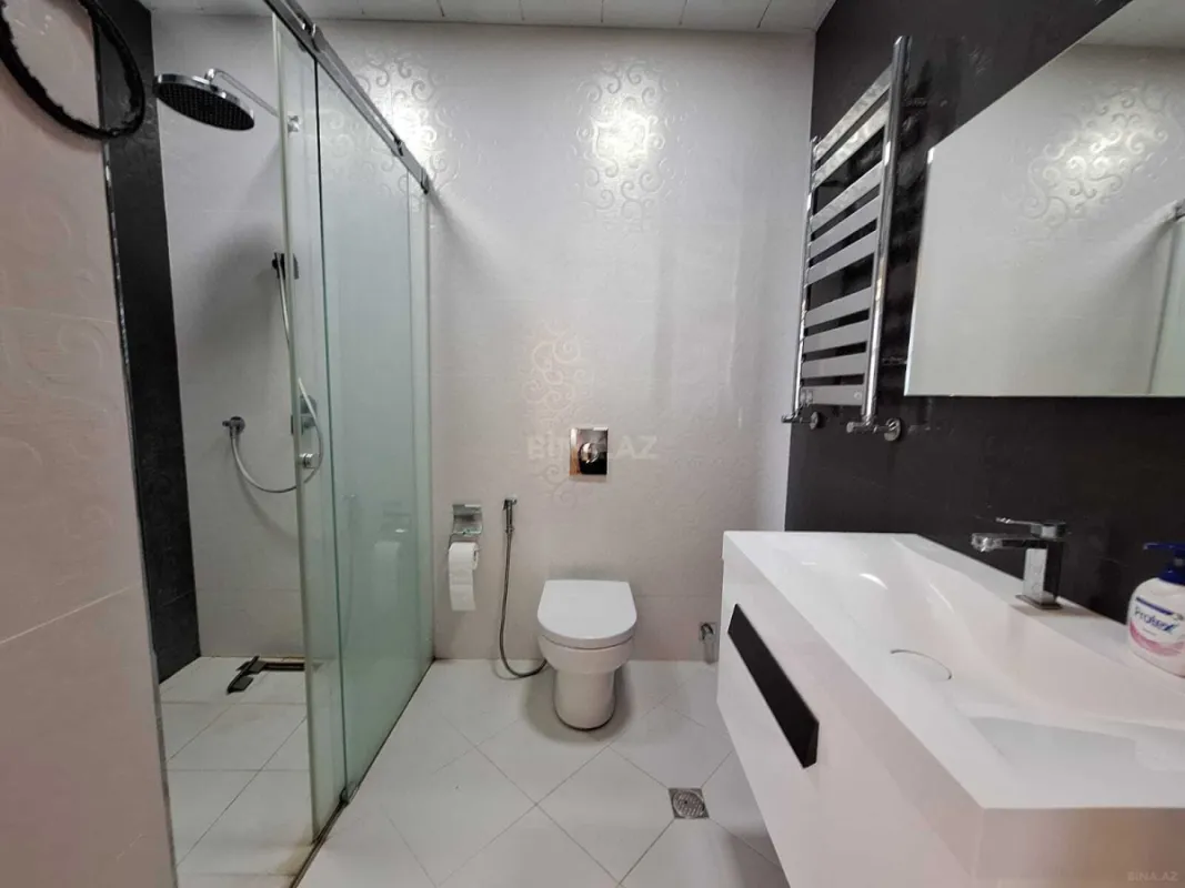 Kirayə verilir 4 otaqlı mənzil 230 m²