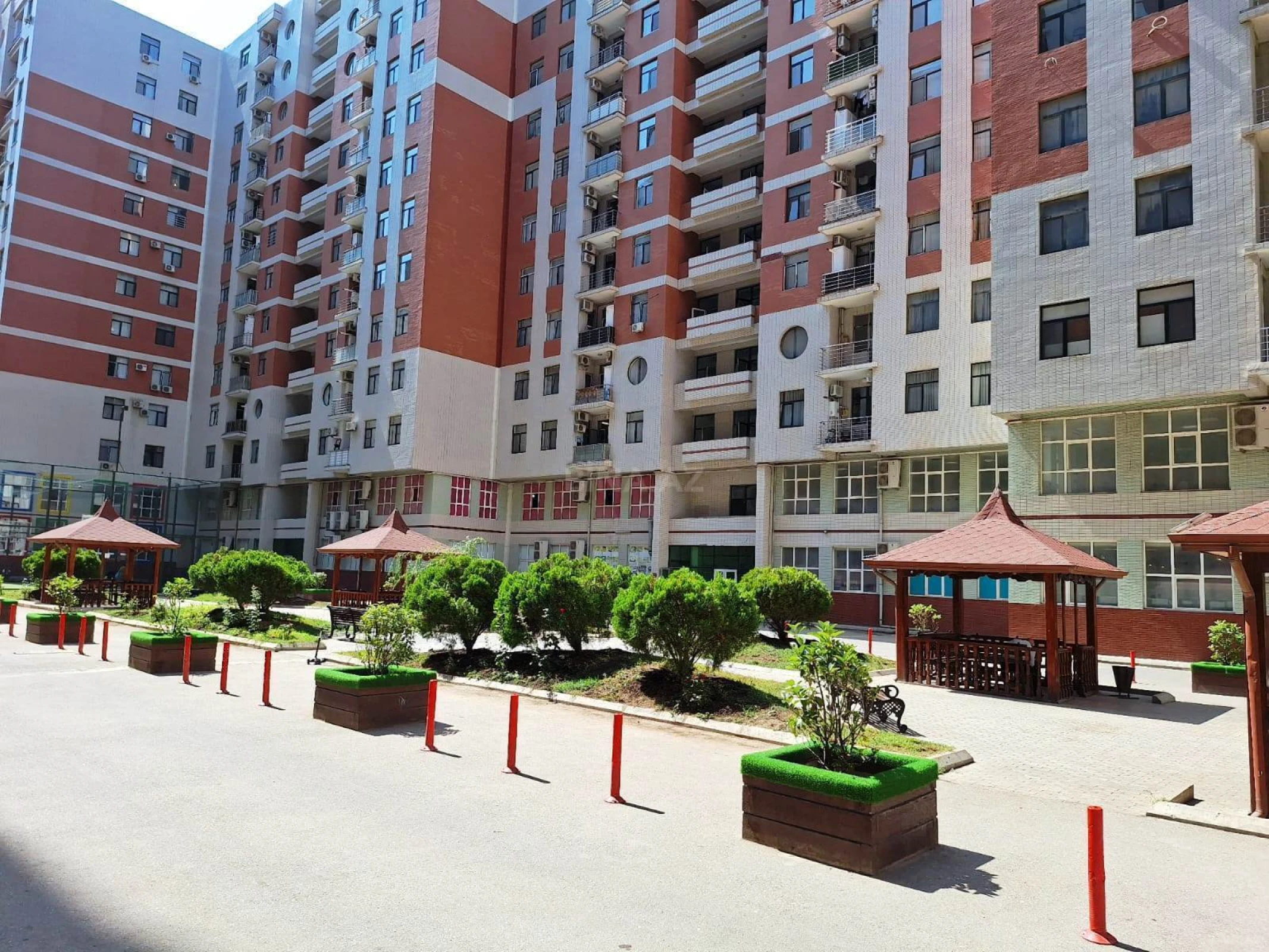 Kirayə verilir 4 otaqlı mənzil 230 m²