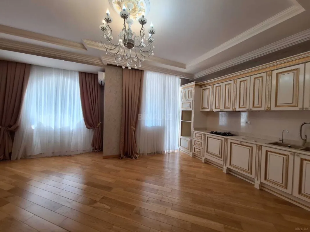Kirayə verilir 4 otaqlı mənzil 230 m²