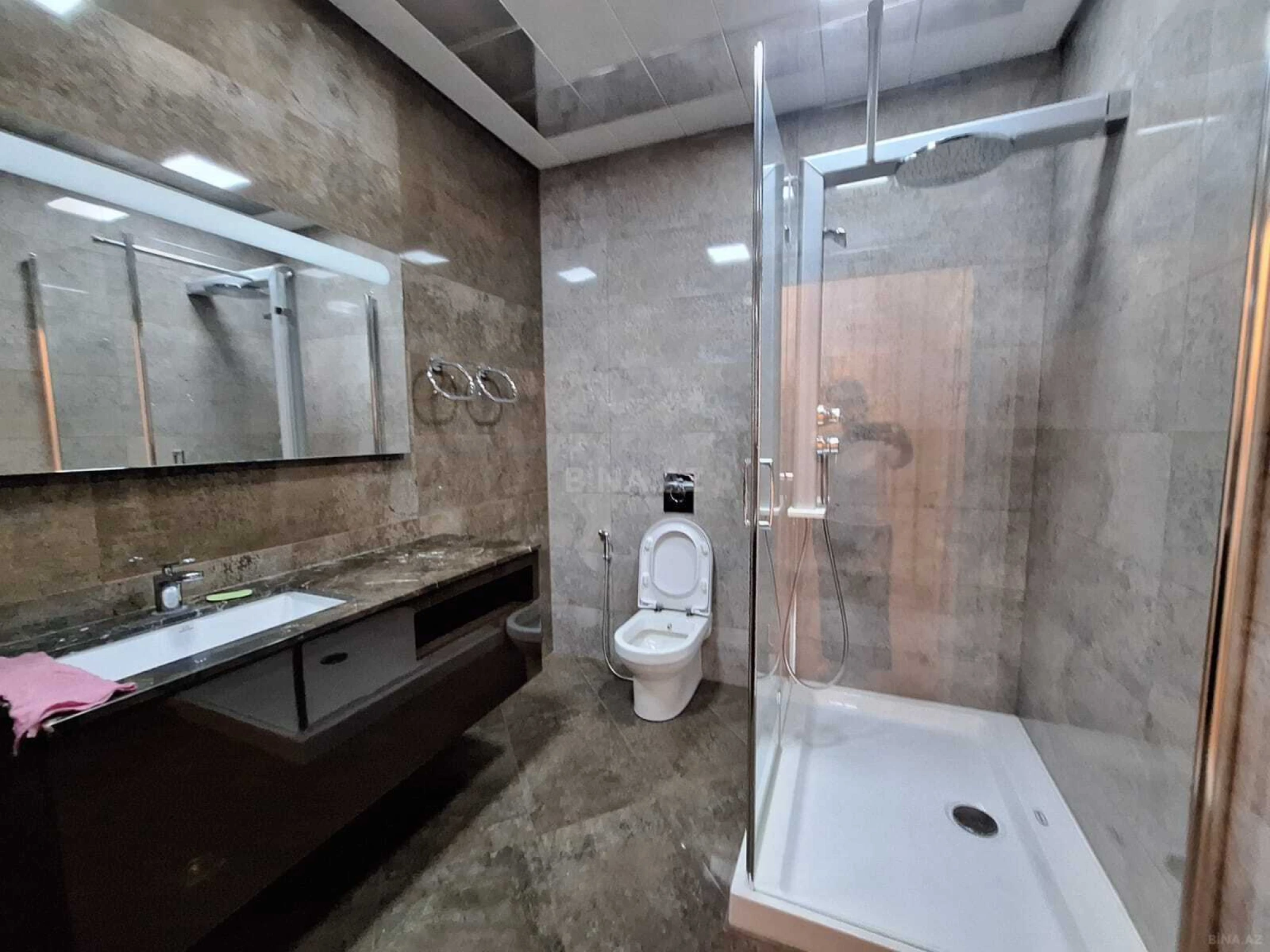 Kirayə verilir 4 otaqlı mənzil 230 m²