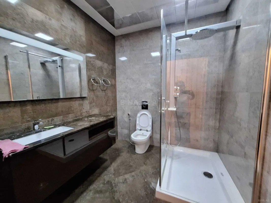 Kirayə verilir 4 otaqlı mənzil 230 m²