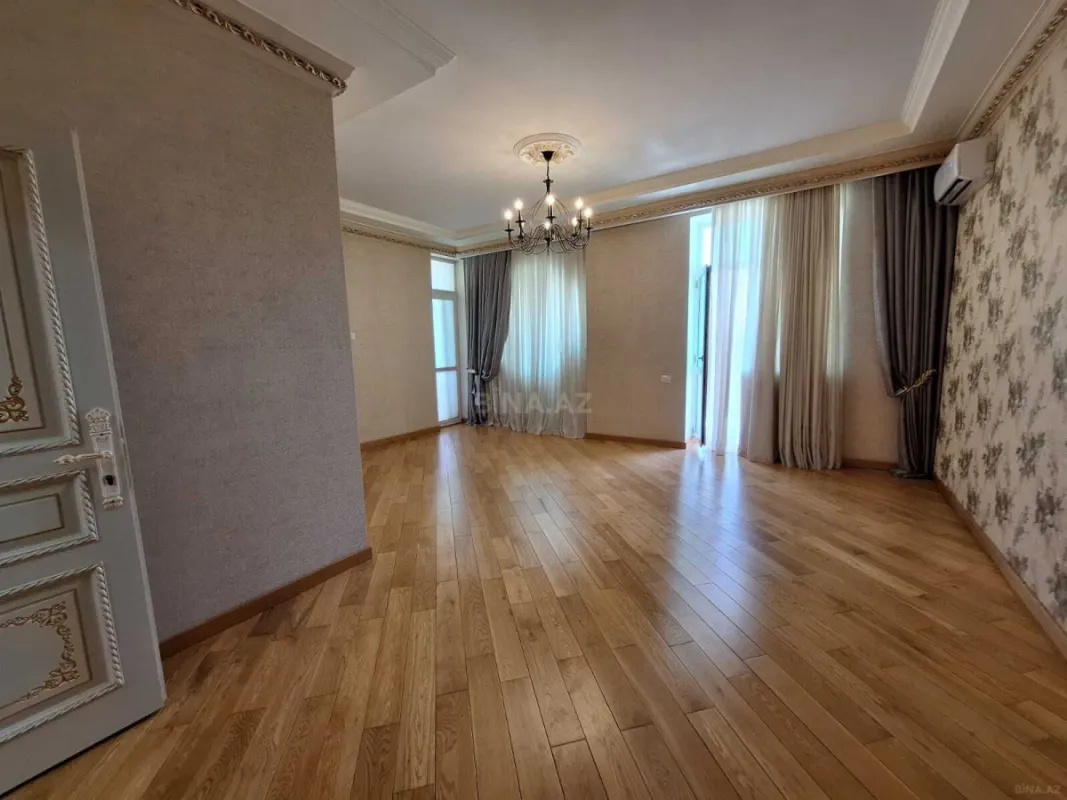 Kirayə verilir 4 otaqlı mənzil 230 m²