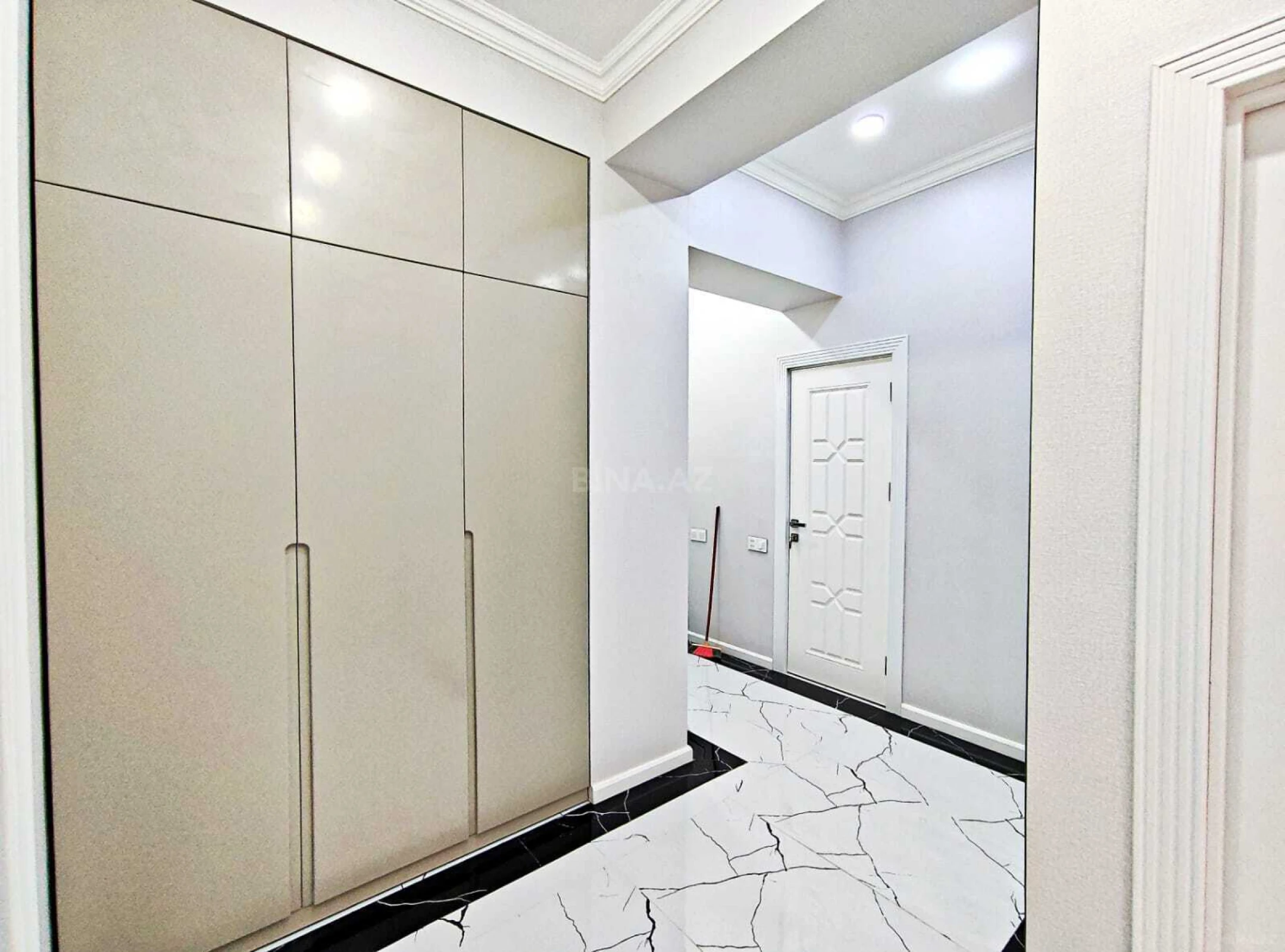 Satılır 2 otaqlı mənzil 76.1 m²