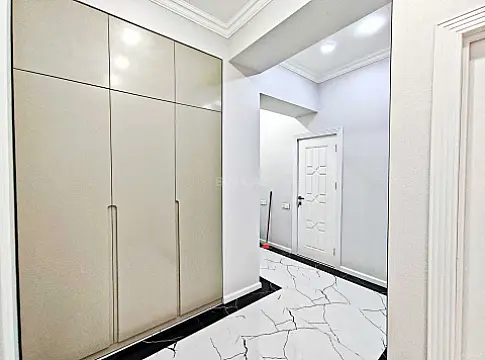 Satılır 2 otaqlı mənzil 76.1 m²