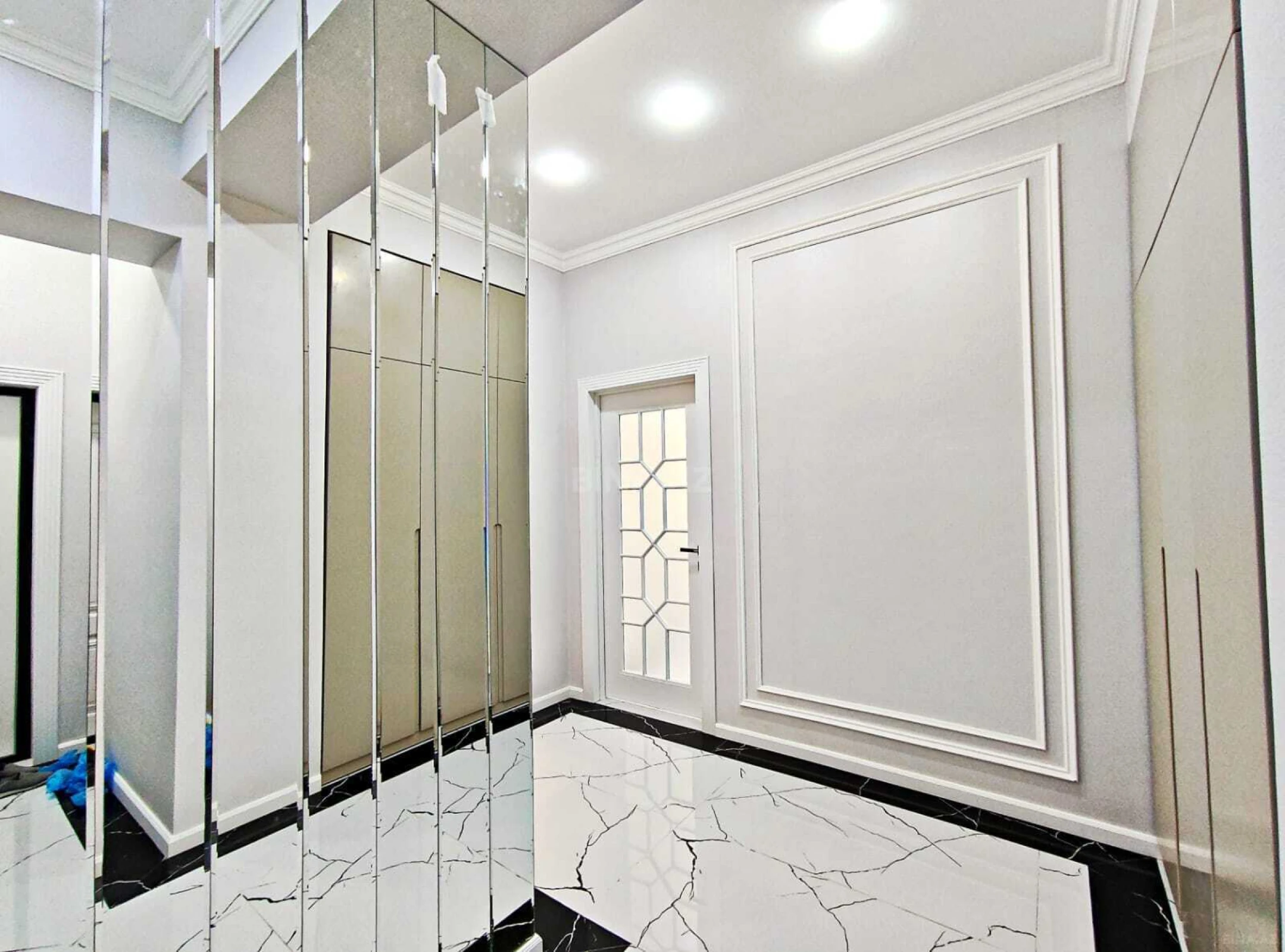 Satılır 2 otaqlı mənzil 76.1 m²