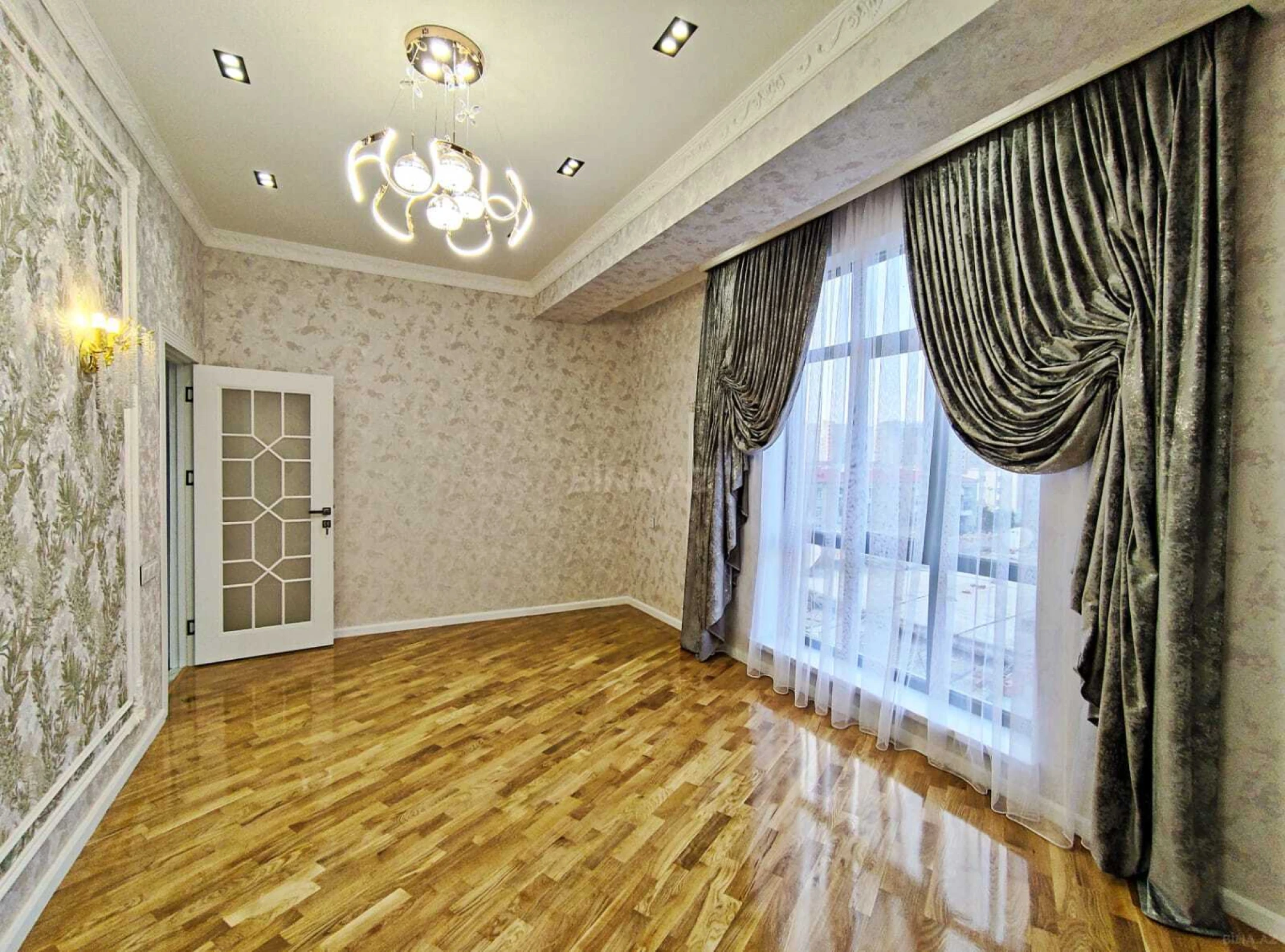 Satılır 2 otaqlı mənzil 76.1 m²