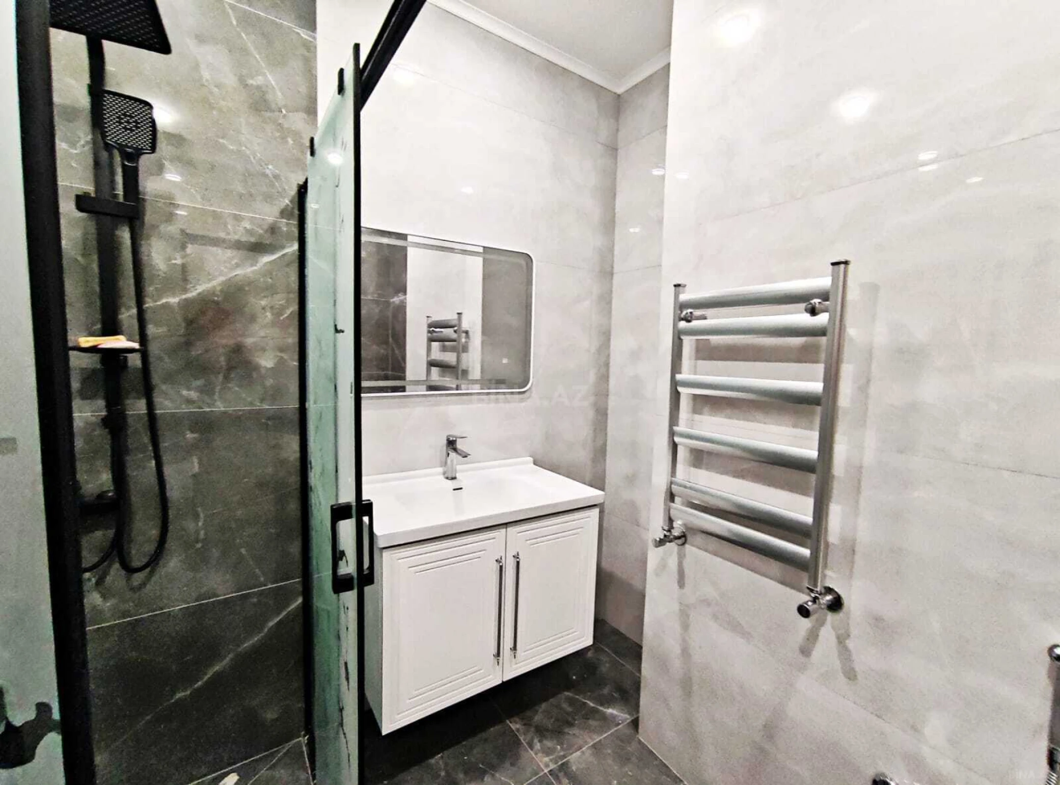 Satılır 3 otaqlı mənzil 85.3 m²