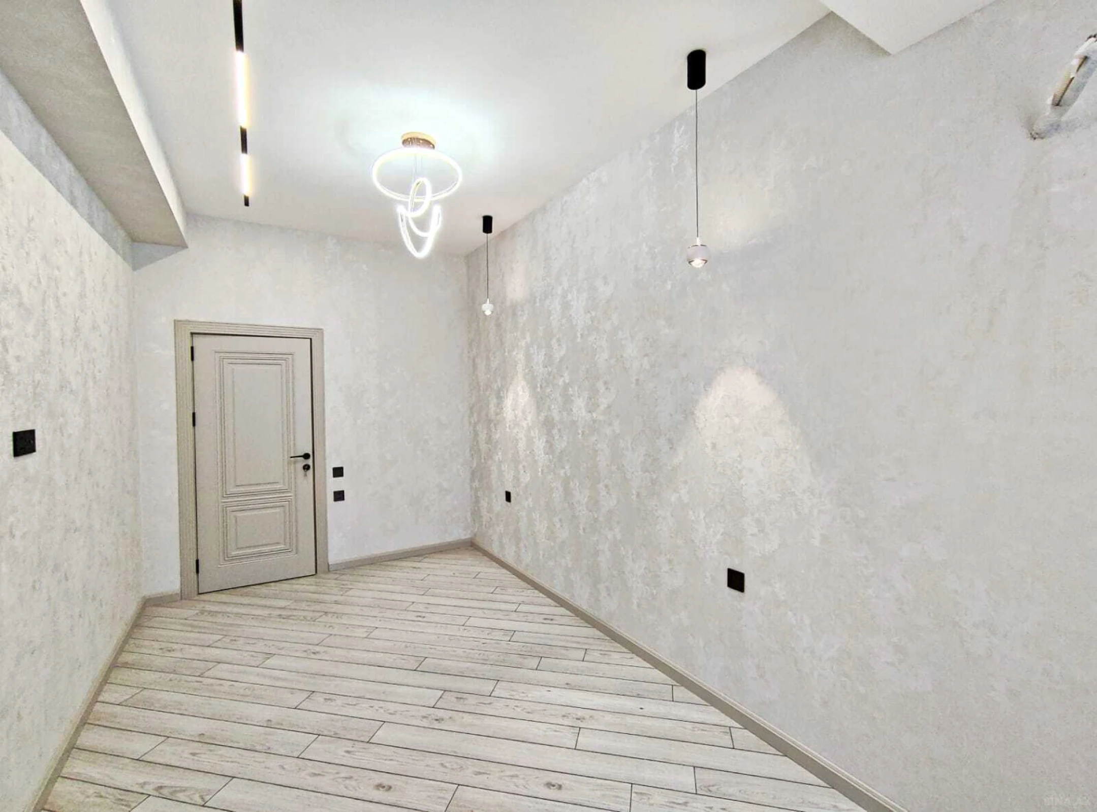 Satılır 2 otaqlı mənzil 76.1 m²
