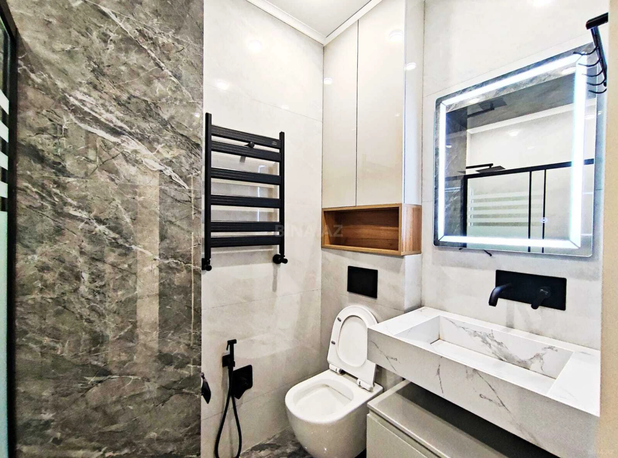 Satılır 2 otaqlı mənzil 76.1 m²