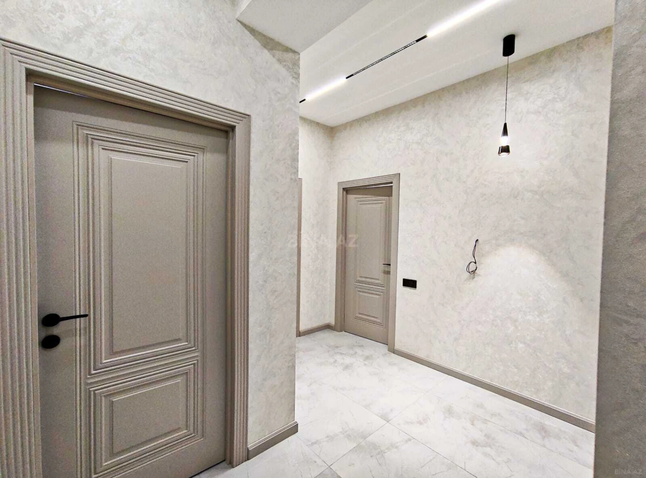 Satılır 2 otaqlı mənzil 76.1 m²