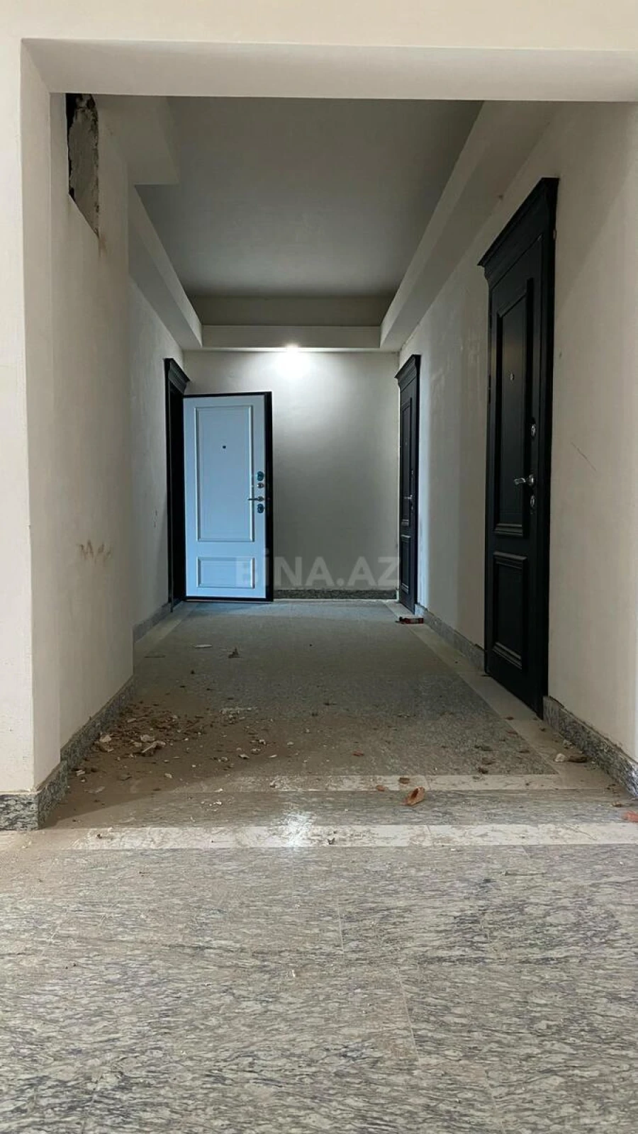 Satılır 4 otaqlı mənzil 267.3 m²