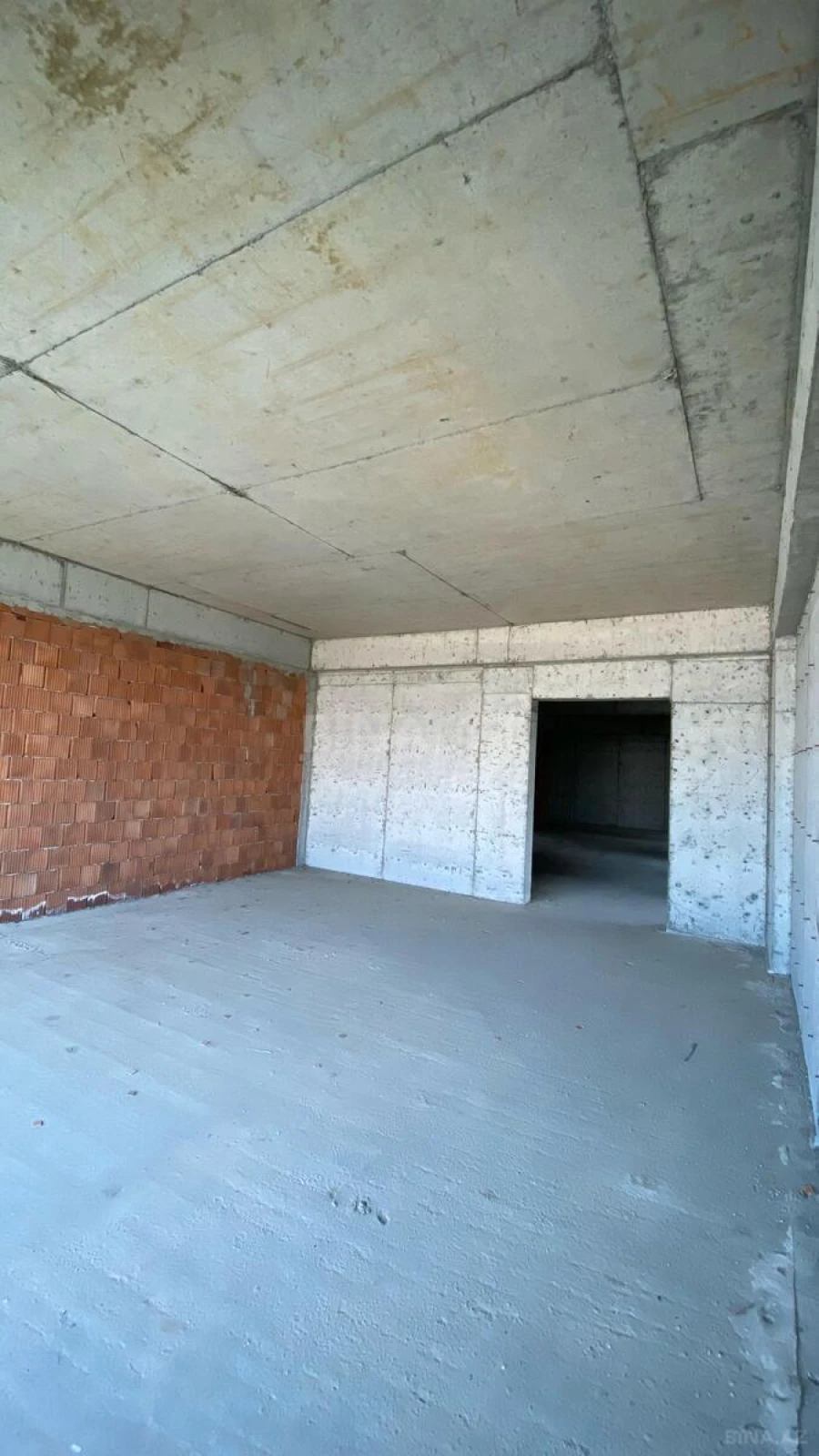 Satılır 4 otaqlı mənzil 267.3 m²