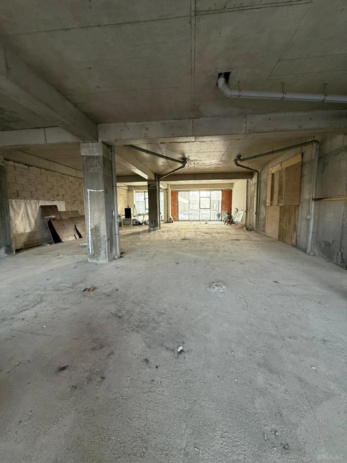 Satılır obyekt 229 m²