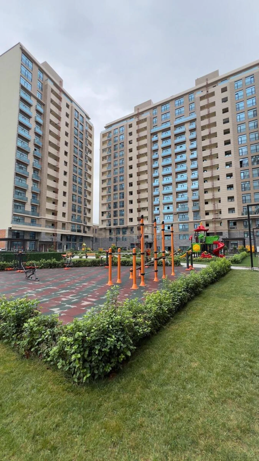 Satılır 5 otaqlı mənzil 267 m²
