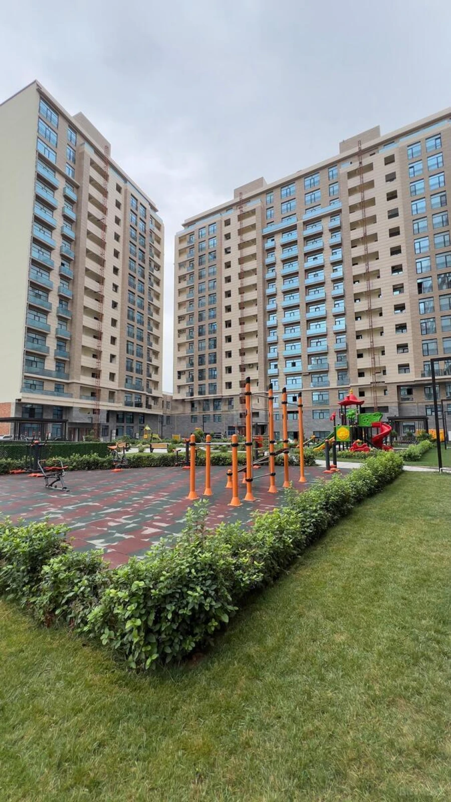 Satılır 5 otaqlı mənzil 267 m²
