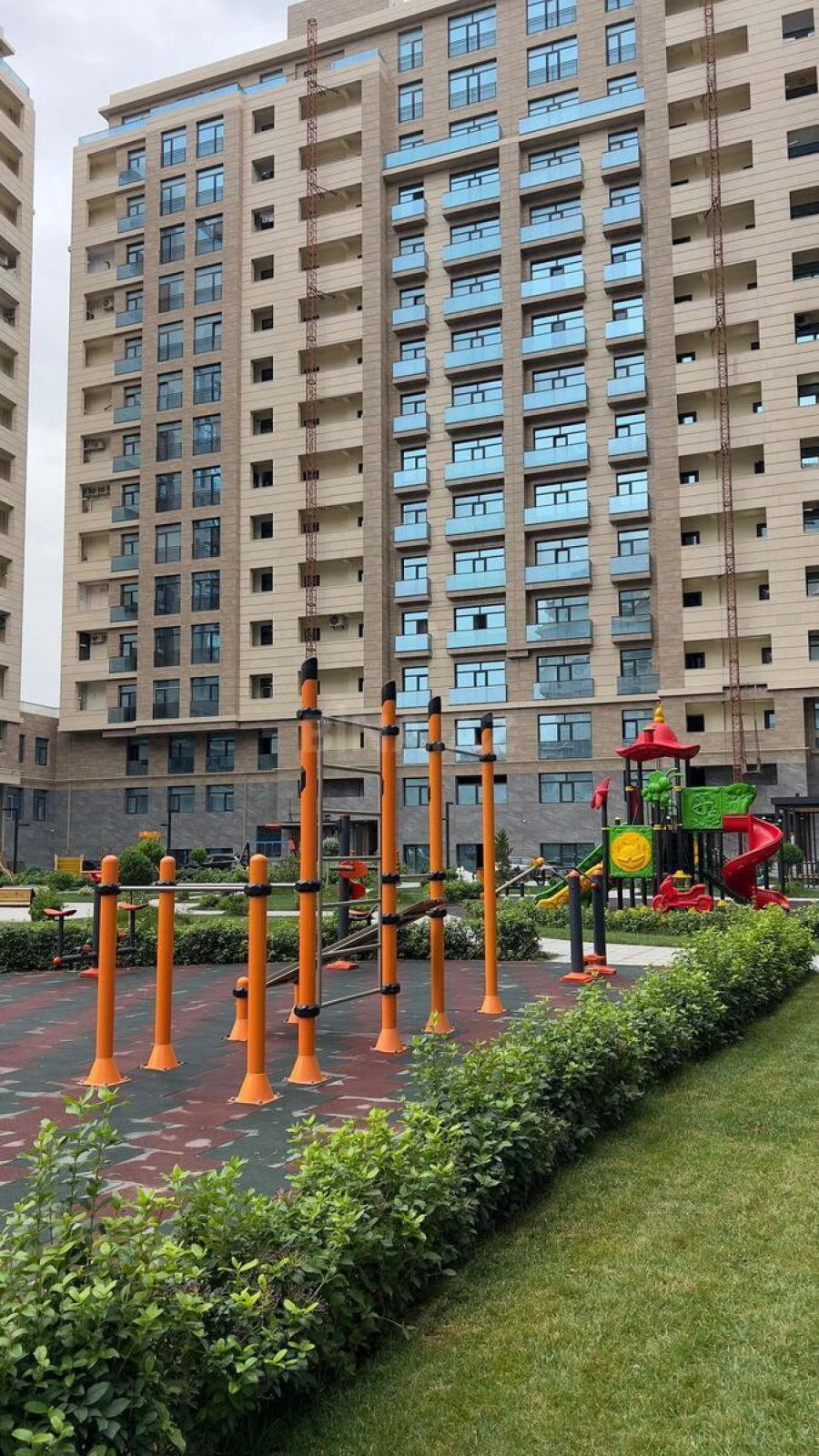 Satılır 5 otaqlı mənzil 267 m²