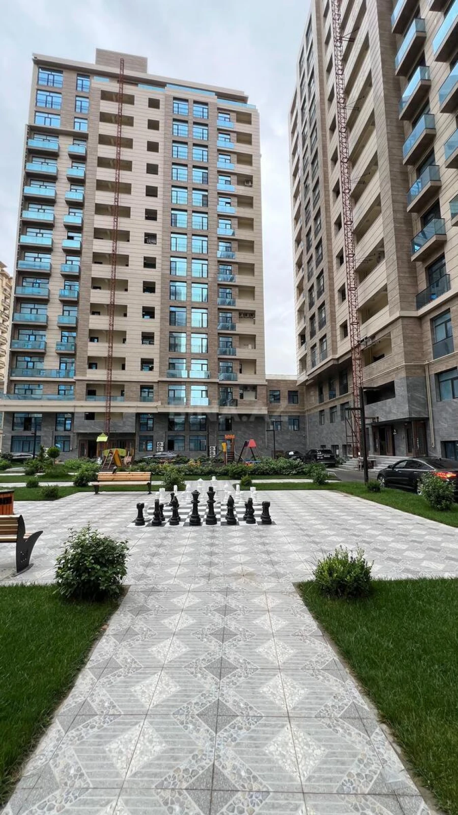 Satılır 5 otaqlı mənzil 267 m²