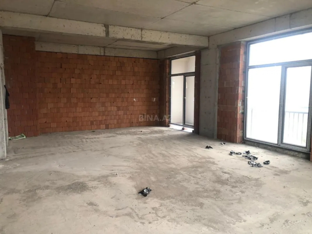 Satılır 5 otaqlı mənzil 267 m²