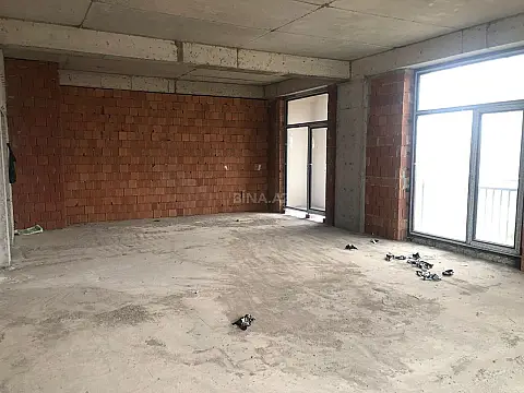 Satılır 5 otaqlı mənzil 267 m²