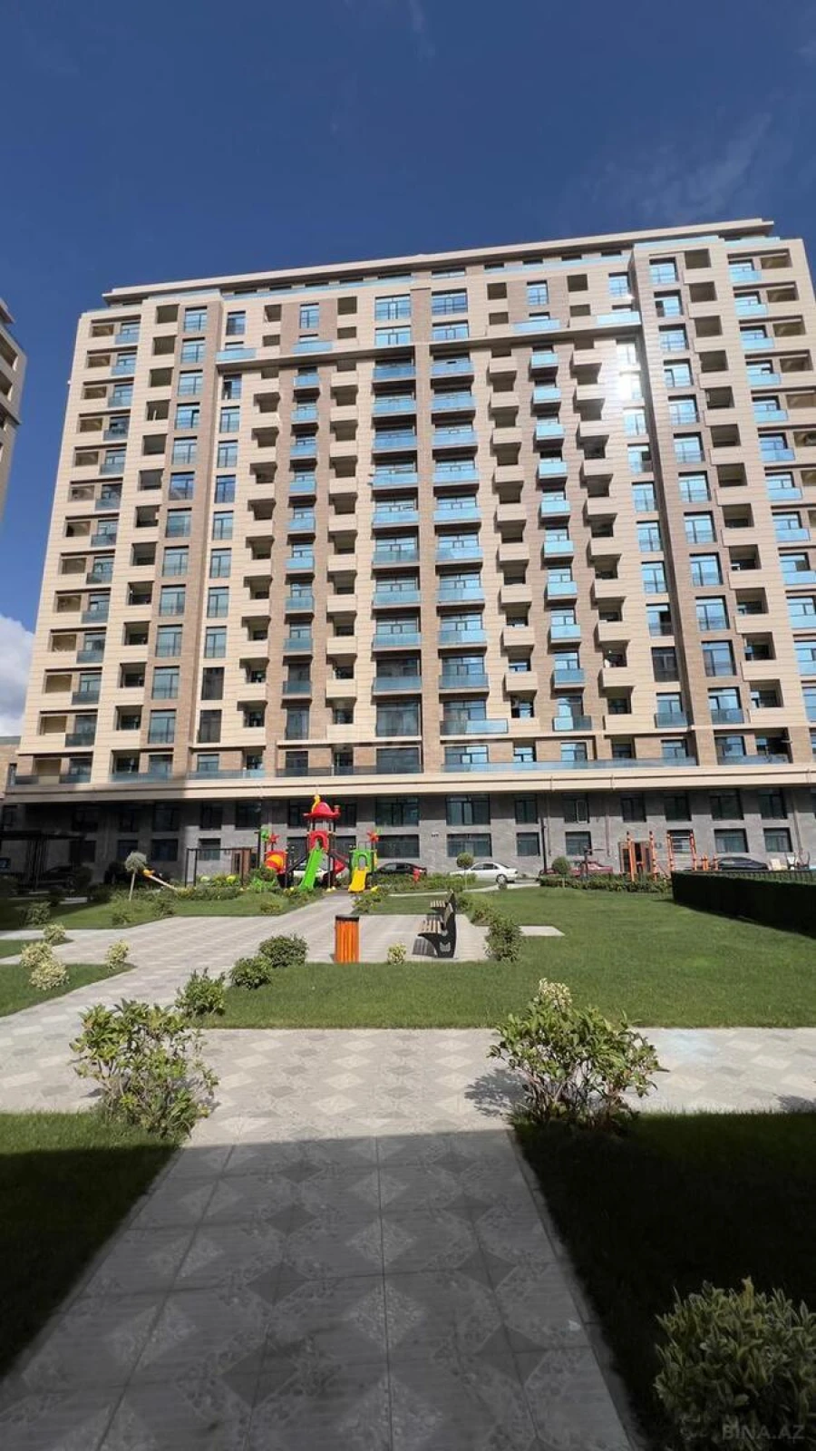 Satılır 5 otaqlı mənzil 267 m²